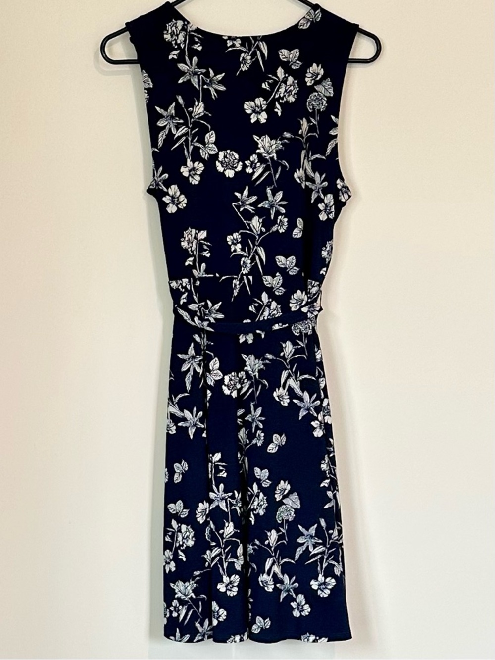 41 Hawthorn Navy and White Floral Faux Wrap Dress - Size: Medium - Picture 7 of 10
